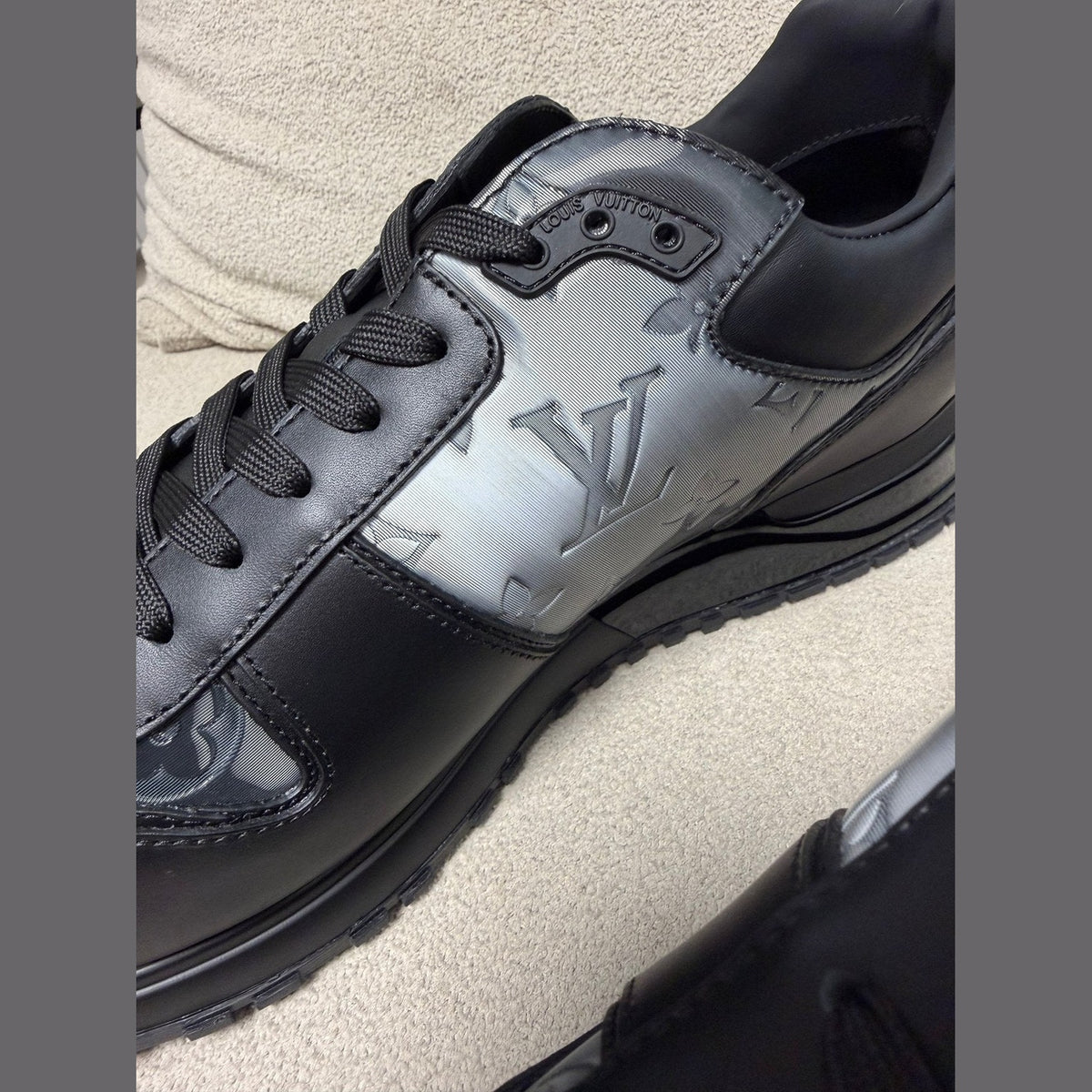 LV men shoes במלאי