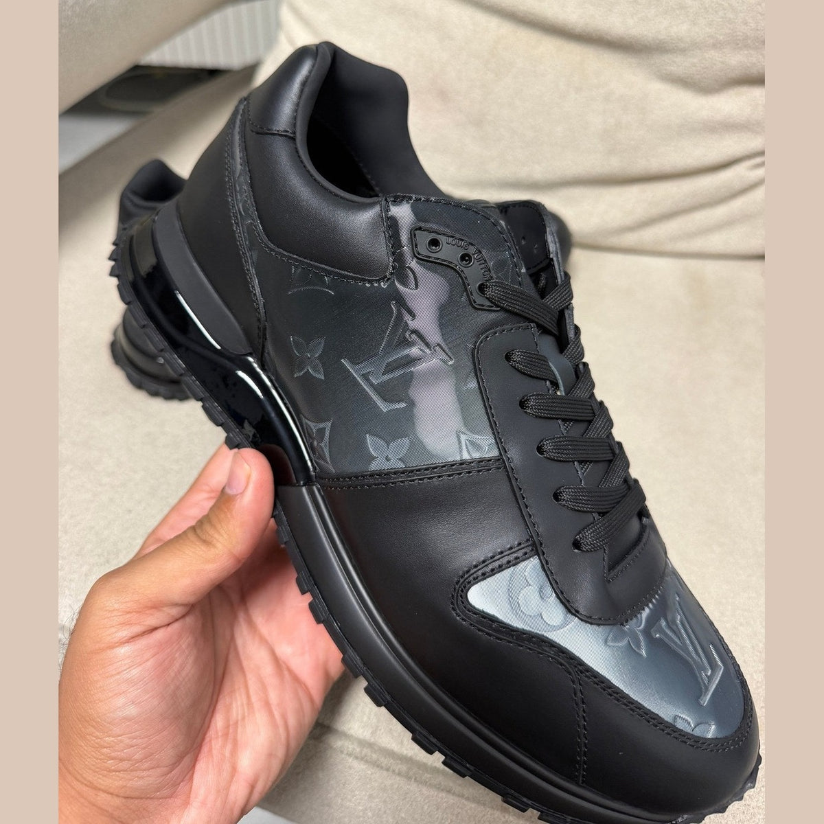 LV men shoes במלאי