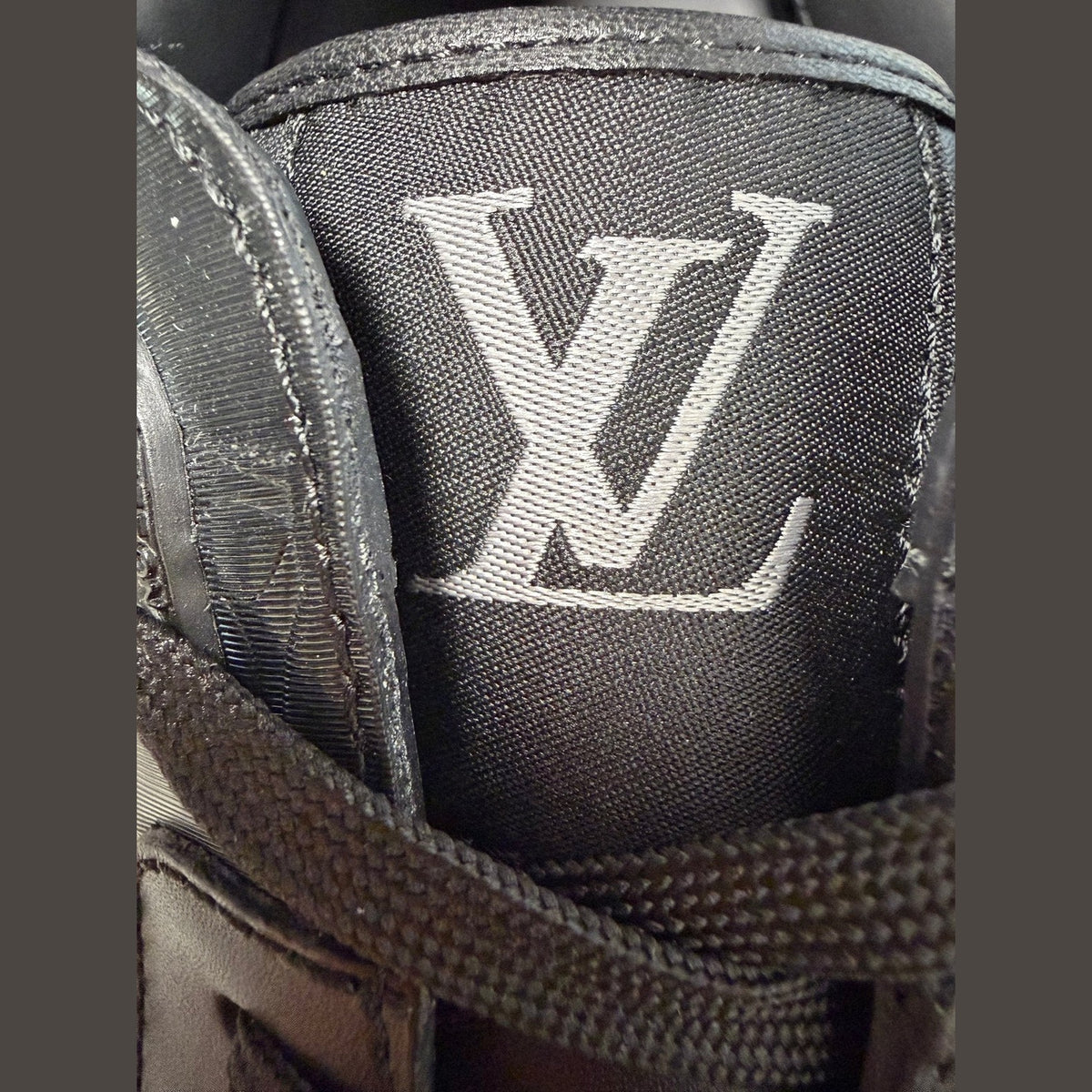 LV men shoes במלאי