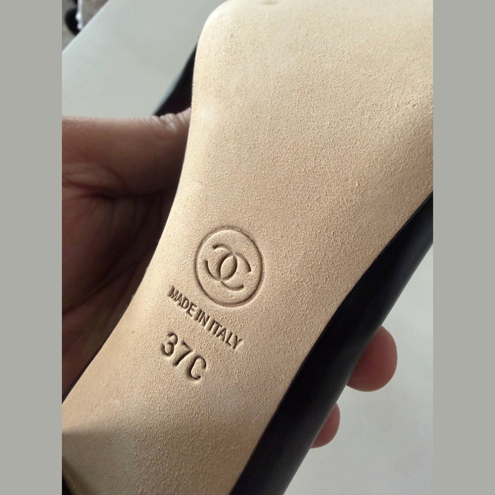 Image of Chanel heels בז במלאי