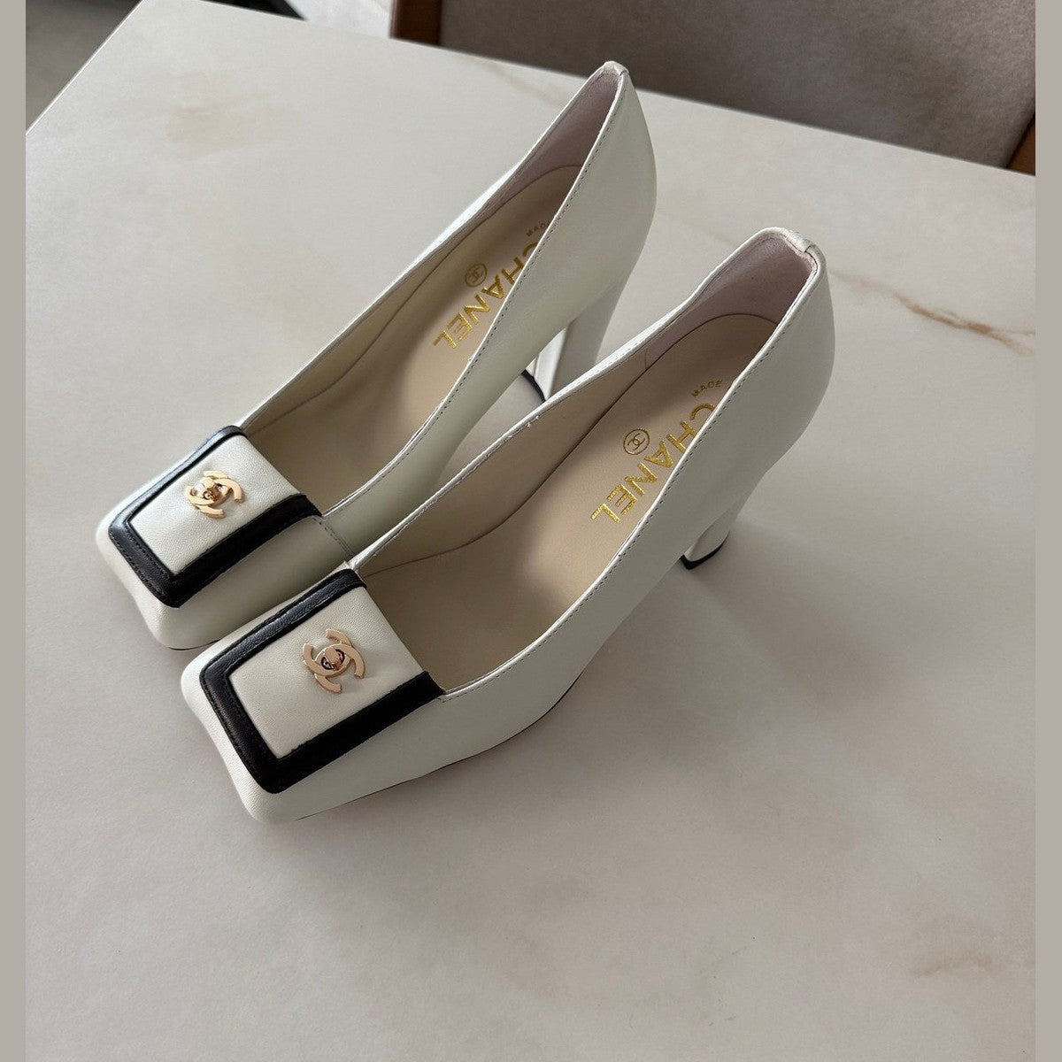 Chanel heels לבן במלאי