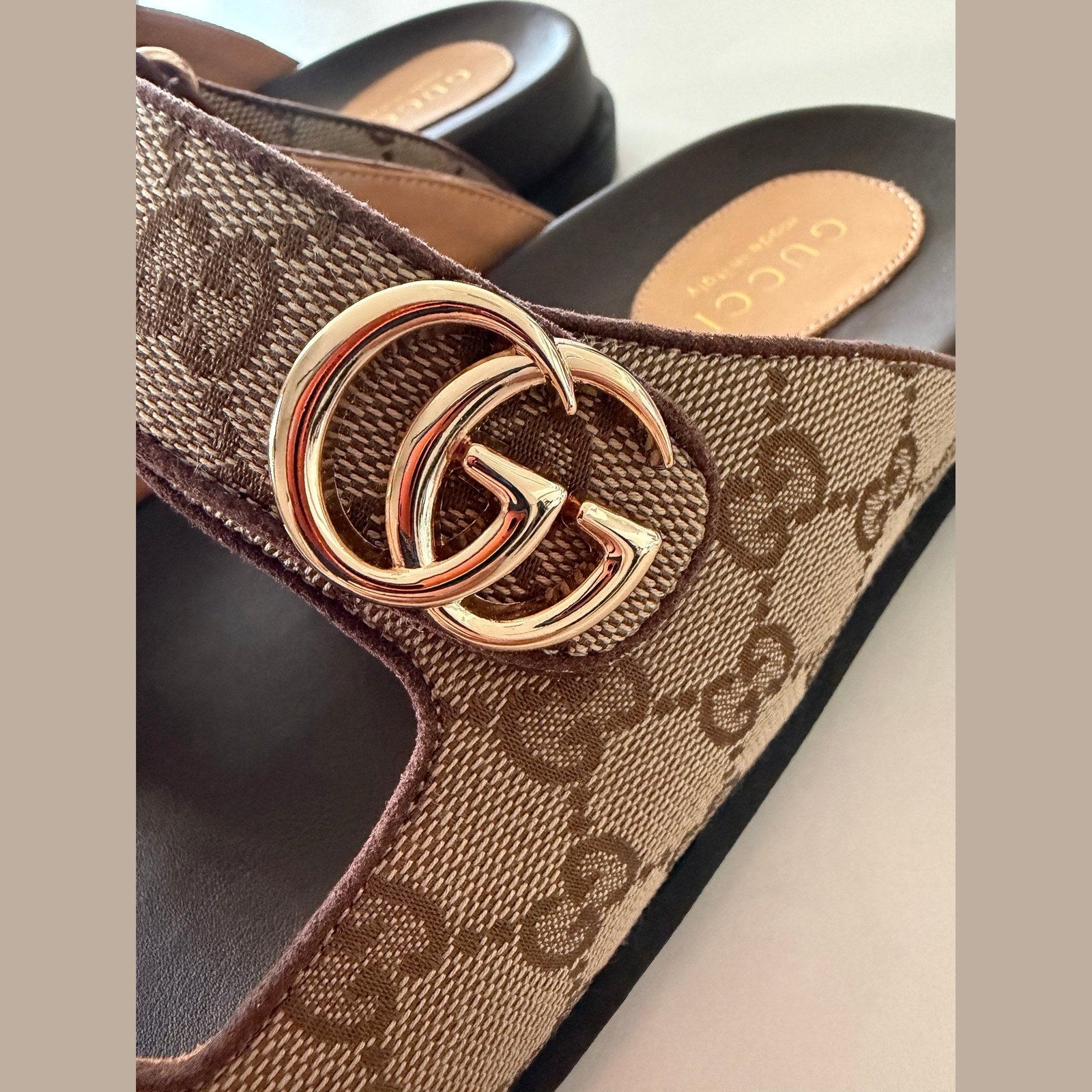 Gucci sandals במלאי