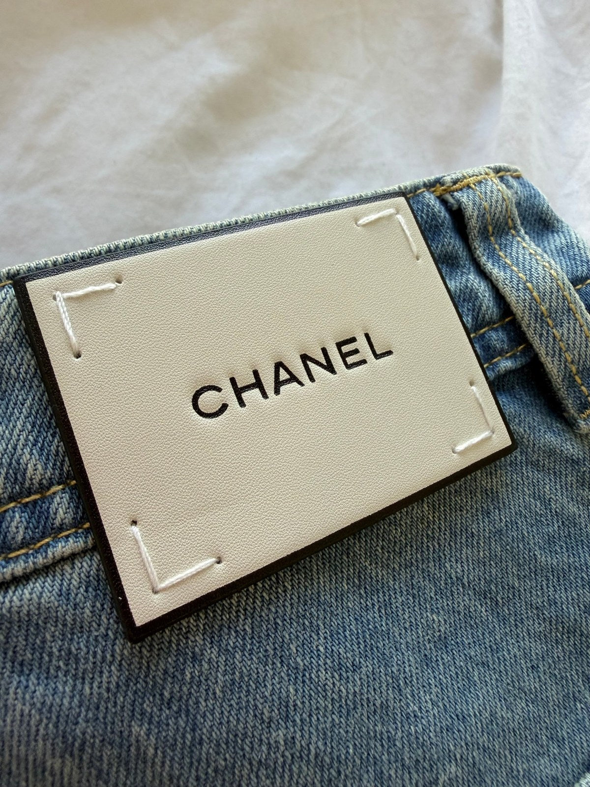 CHANEL JEANS במלאי