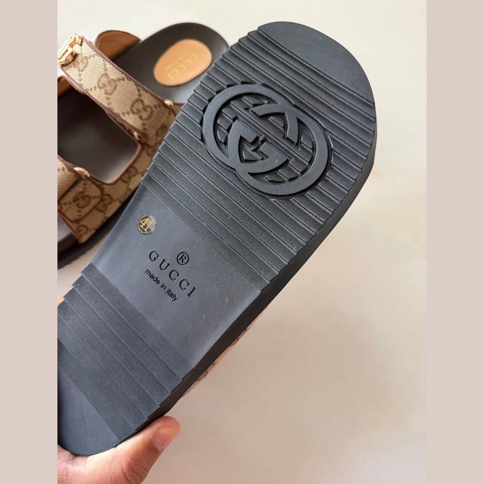 Image of Gucci sandals במלאי