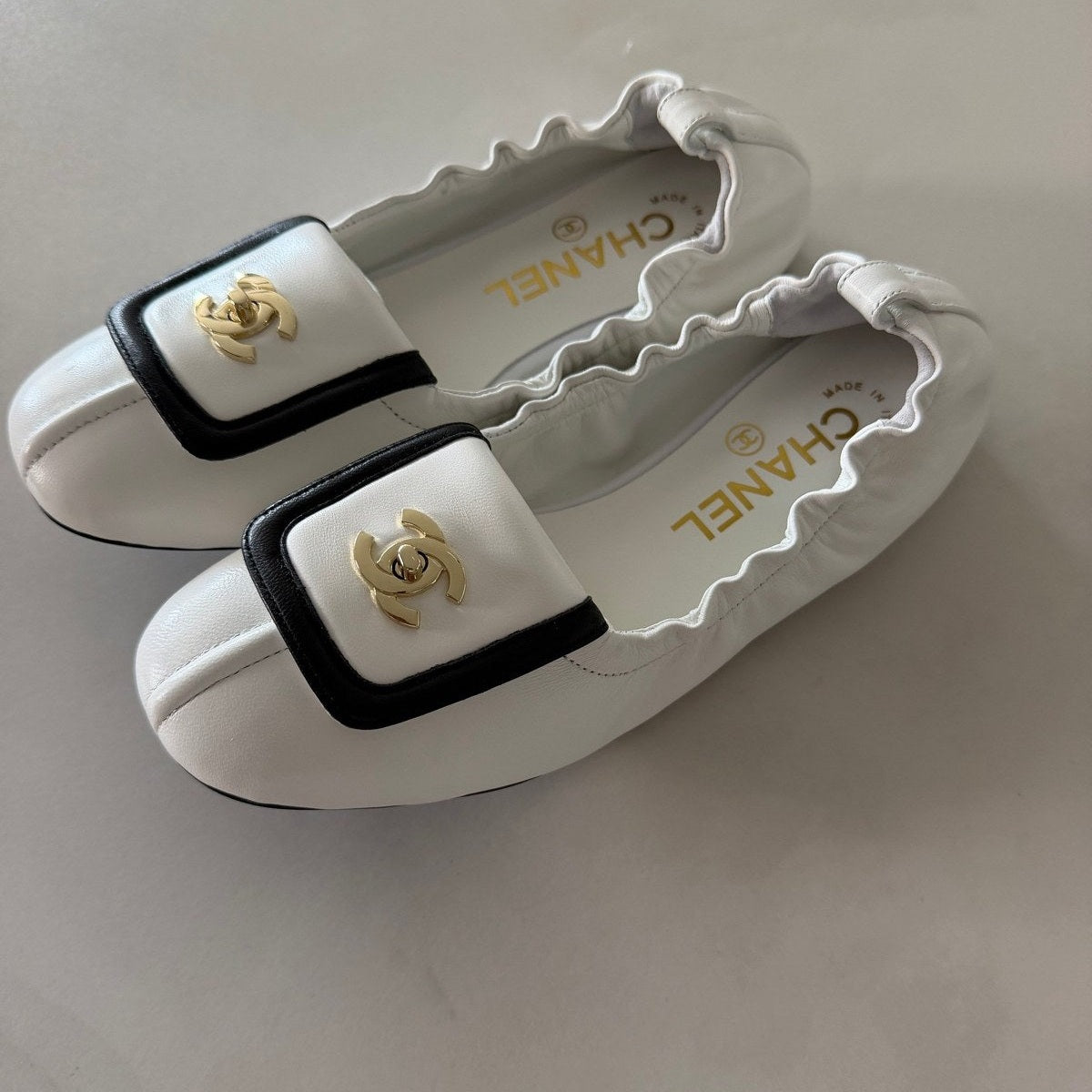 Chanel לבן במלאי