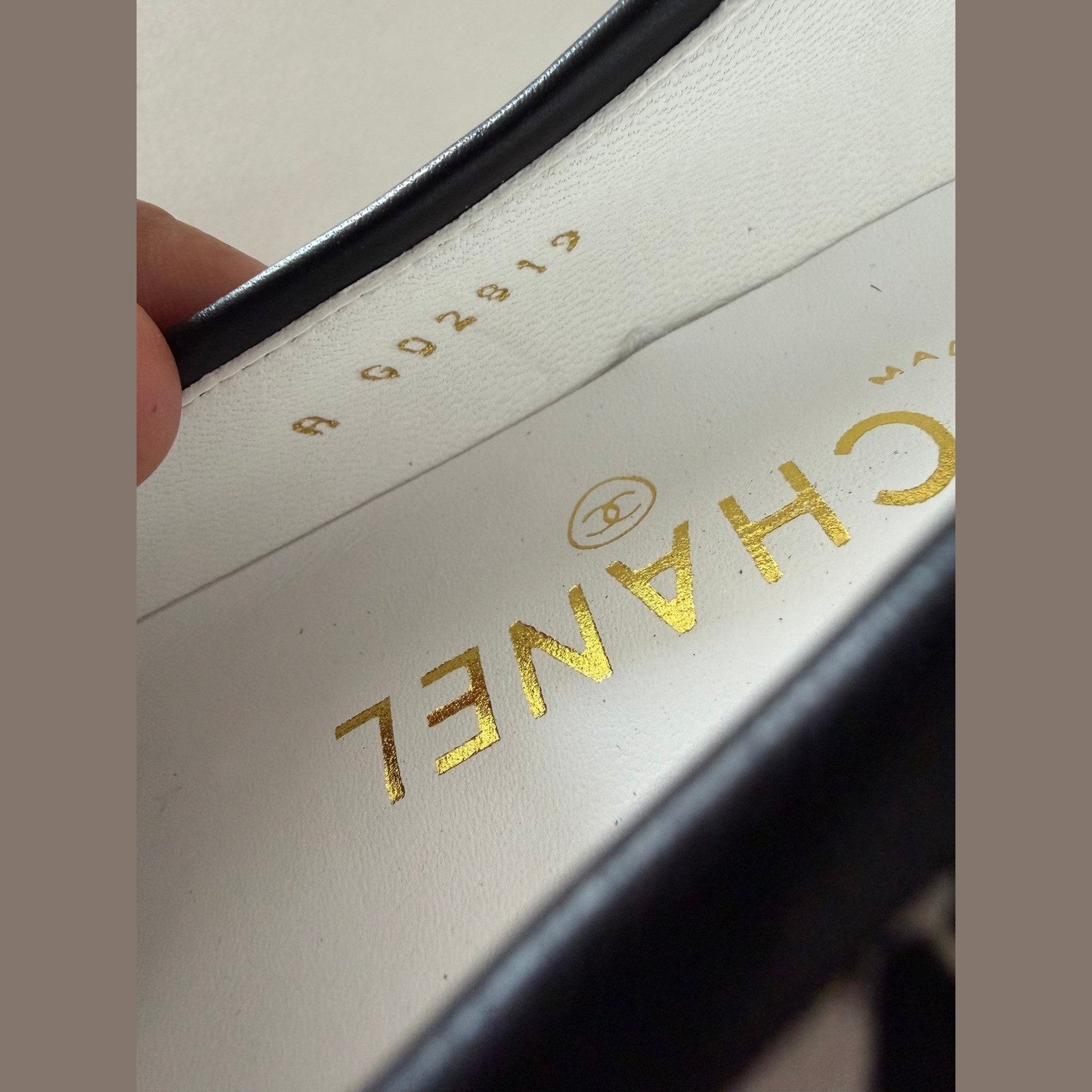 Chanel flat במלאי