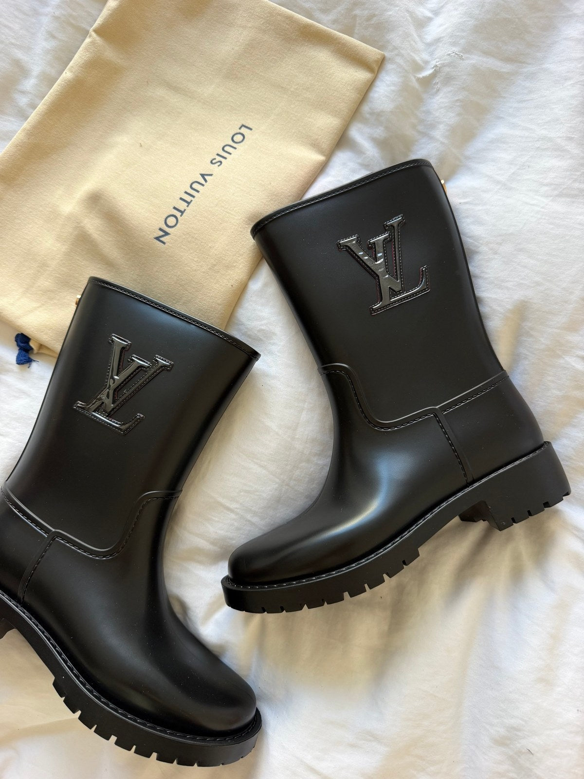 LV boots במלאי