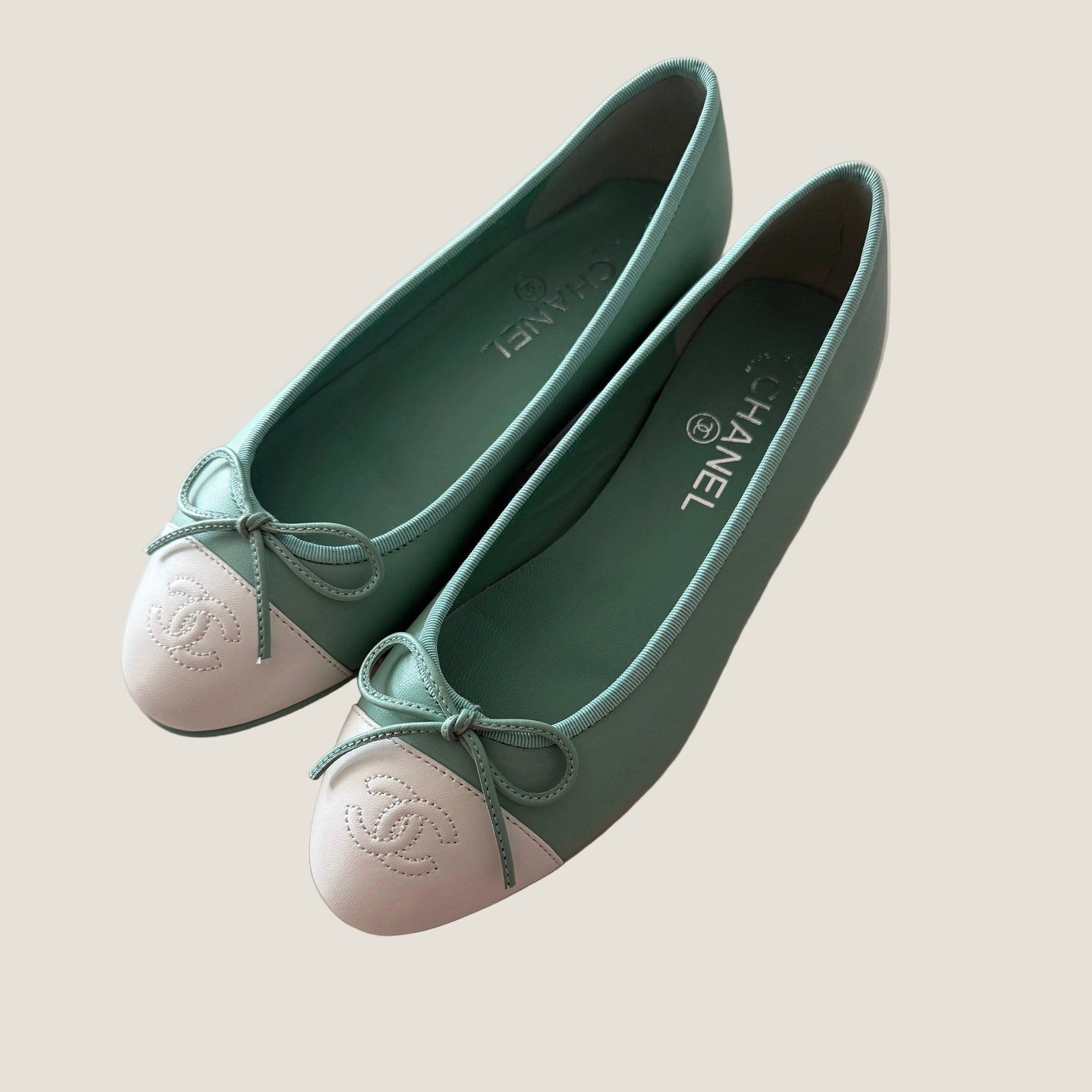 Chanel flat במלאי