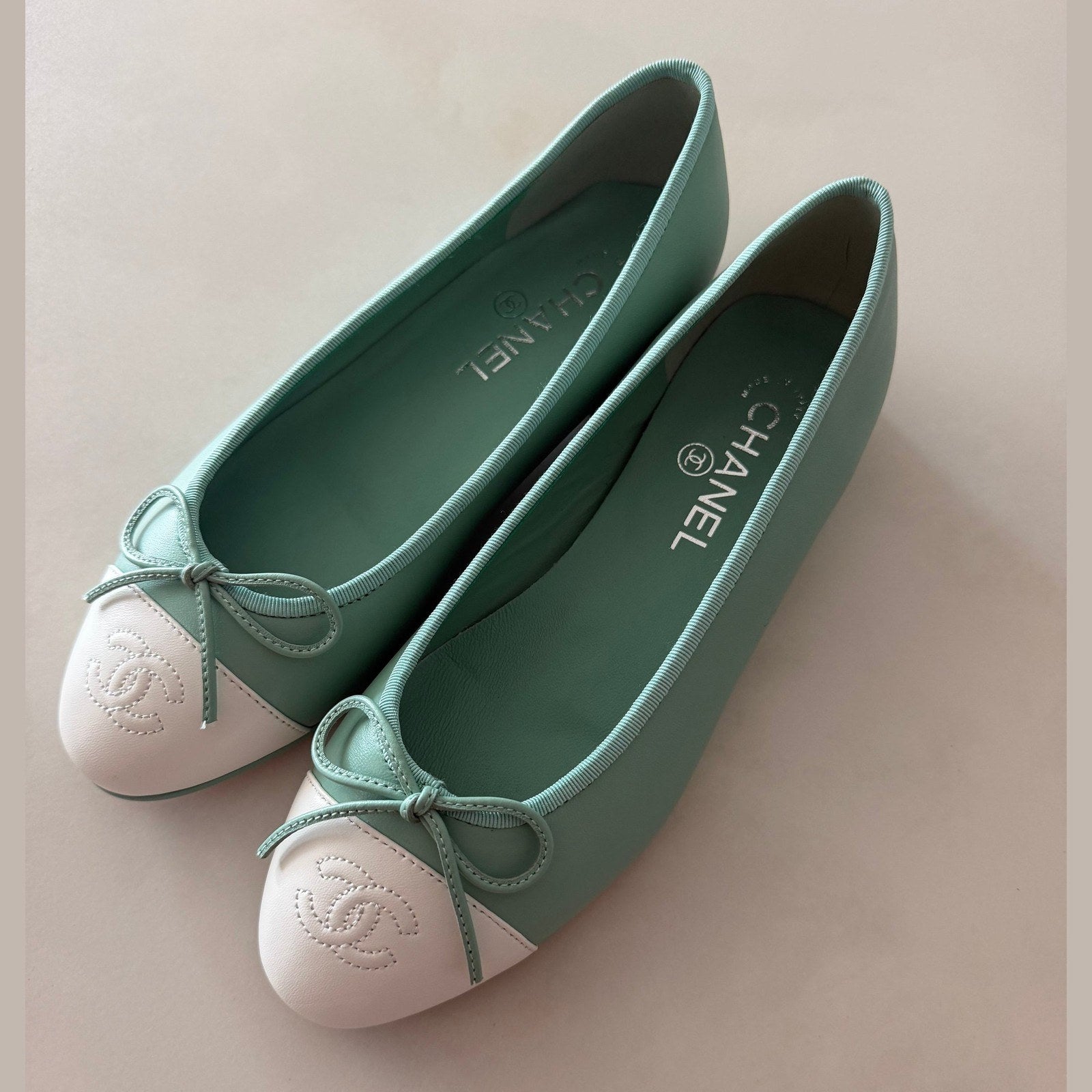 Chanel flat במלאי