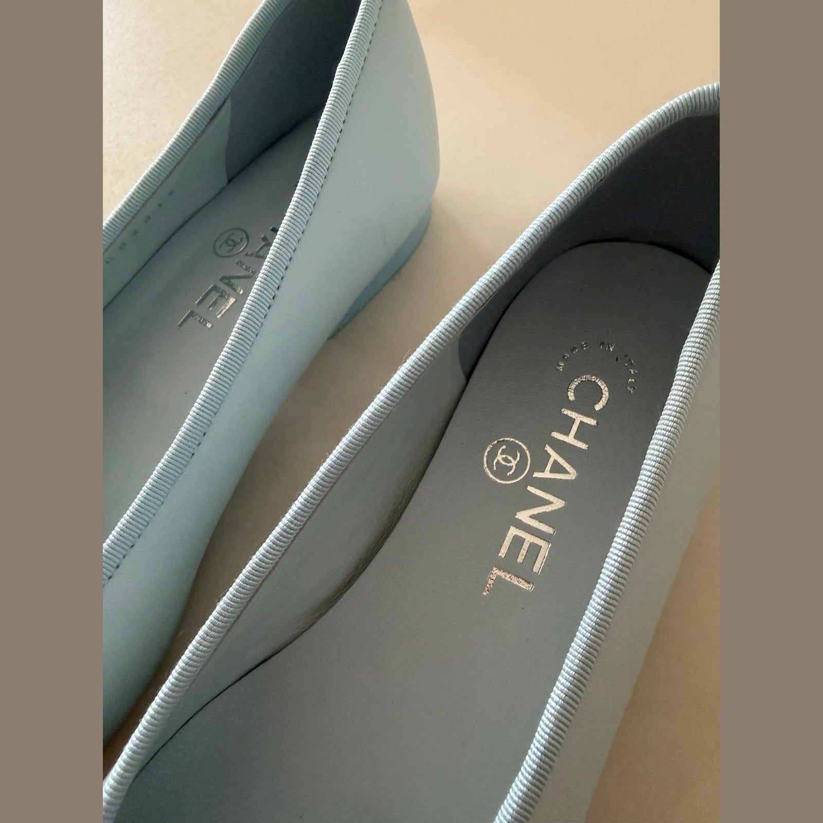 Chanel flat במלאי