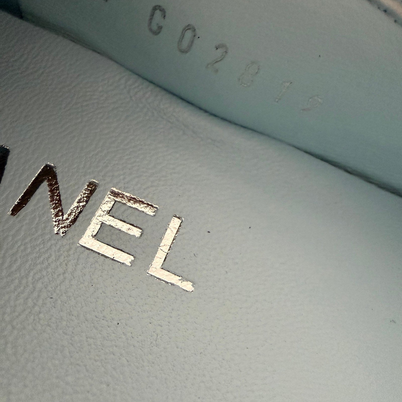 Chanel flat במלאי