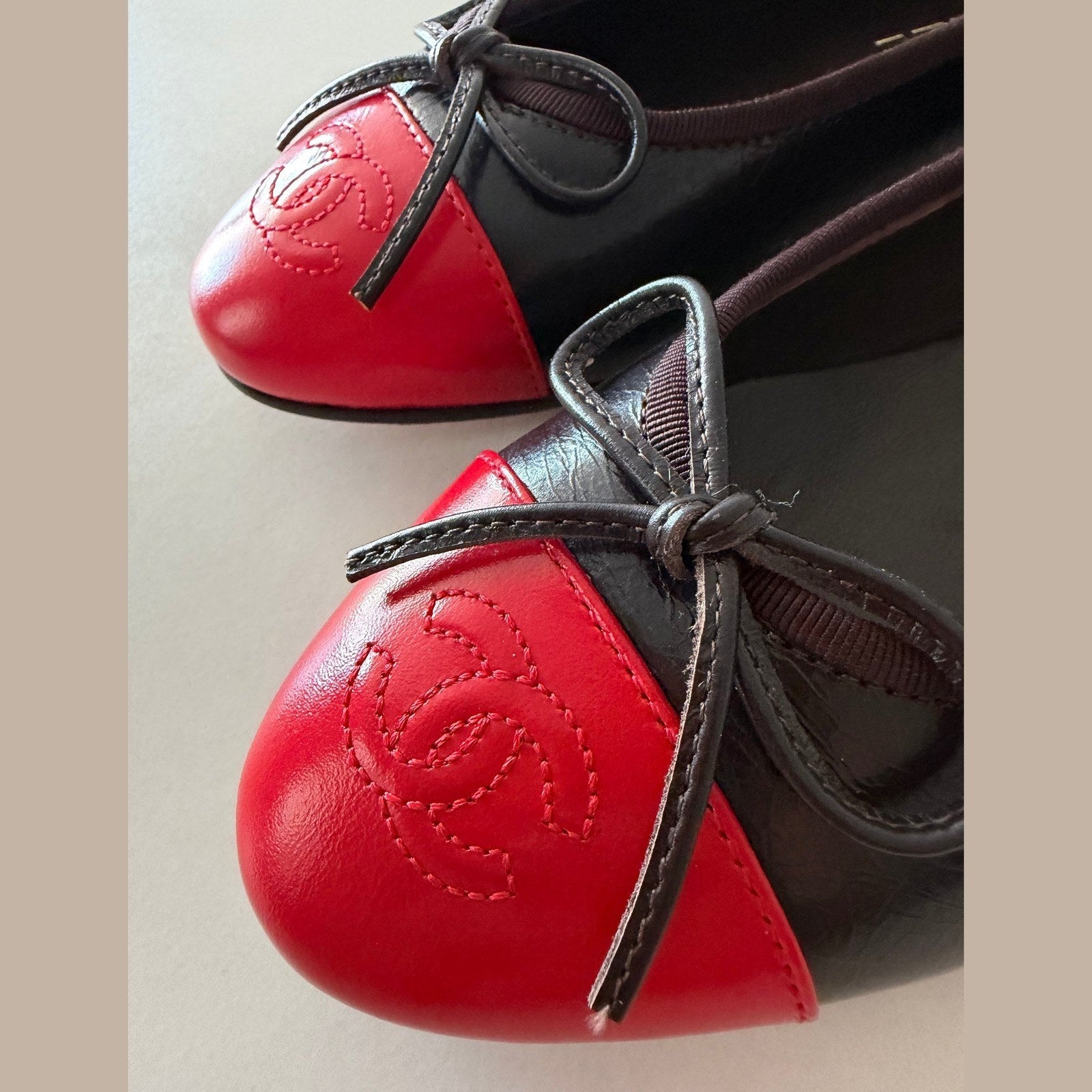 Chanel flat במלאי