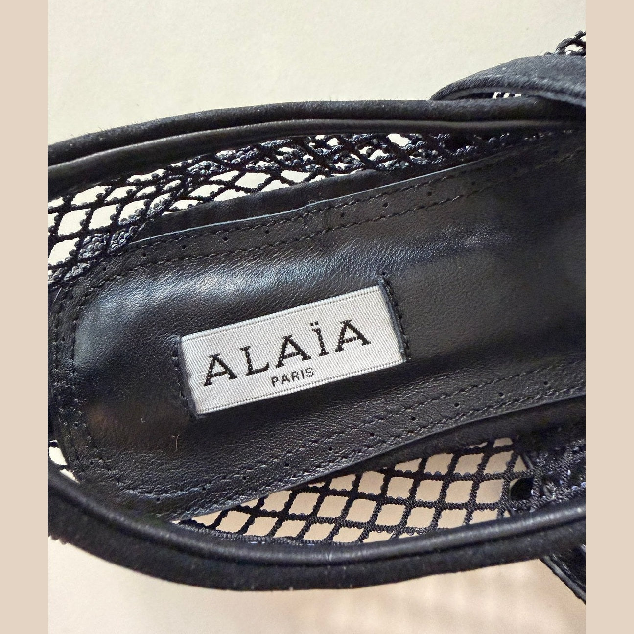 ALAIA שחור במלאי