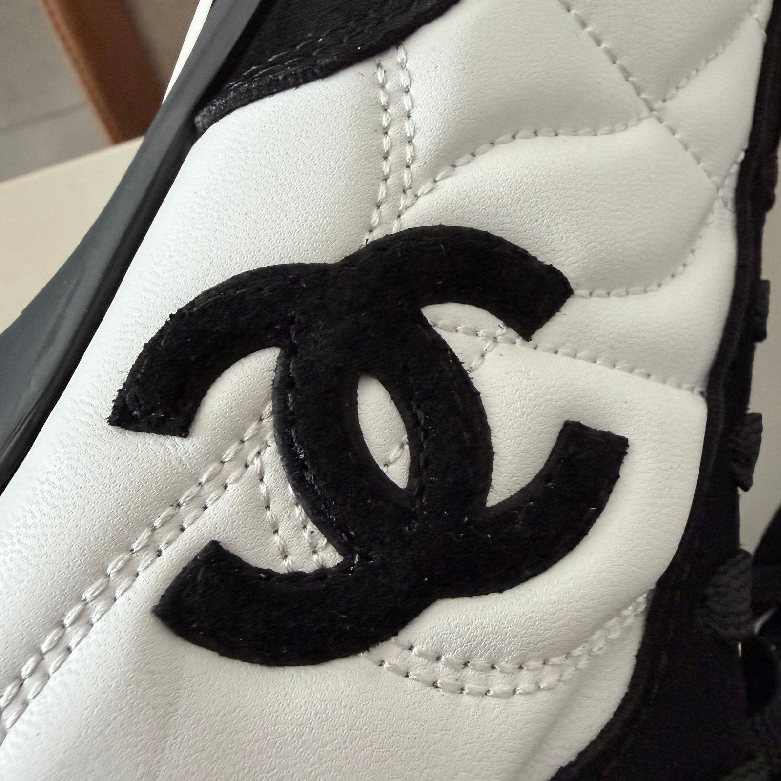 chanel סניקרס לגבר במלאי