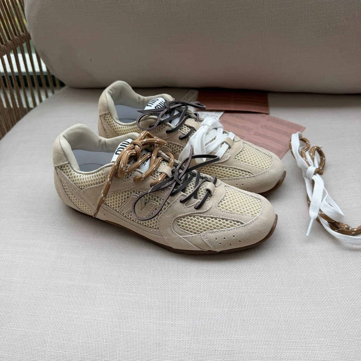 Miu Miu X New Balance במלאי
