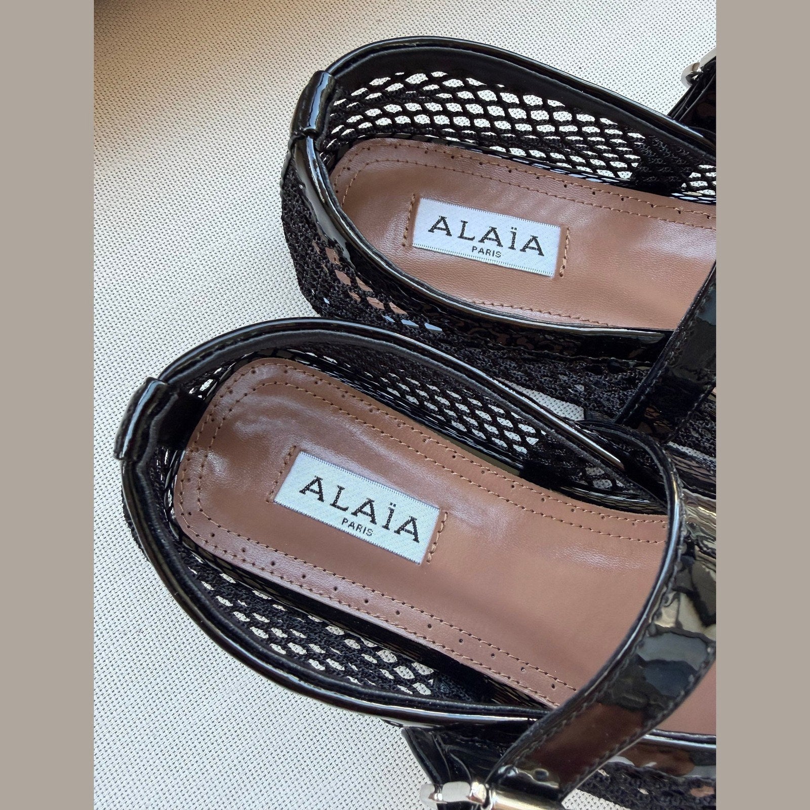 ALAIA שחורות במלאי