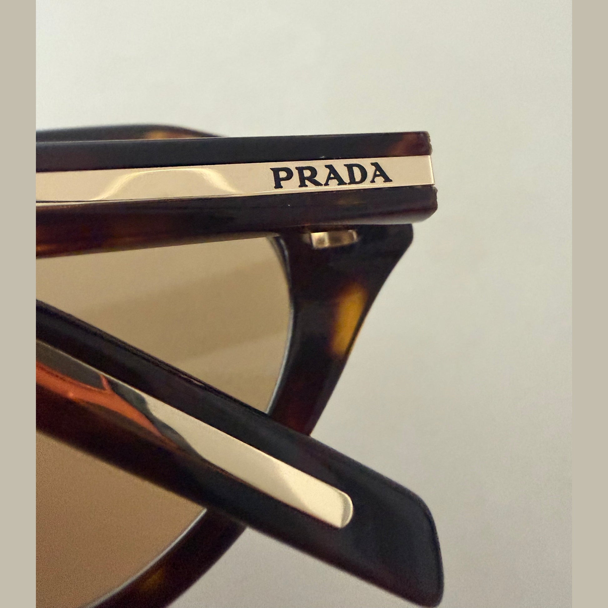 PRADA - משקפי שמש