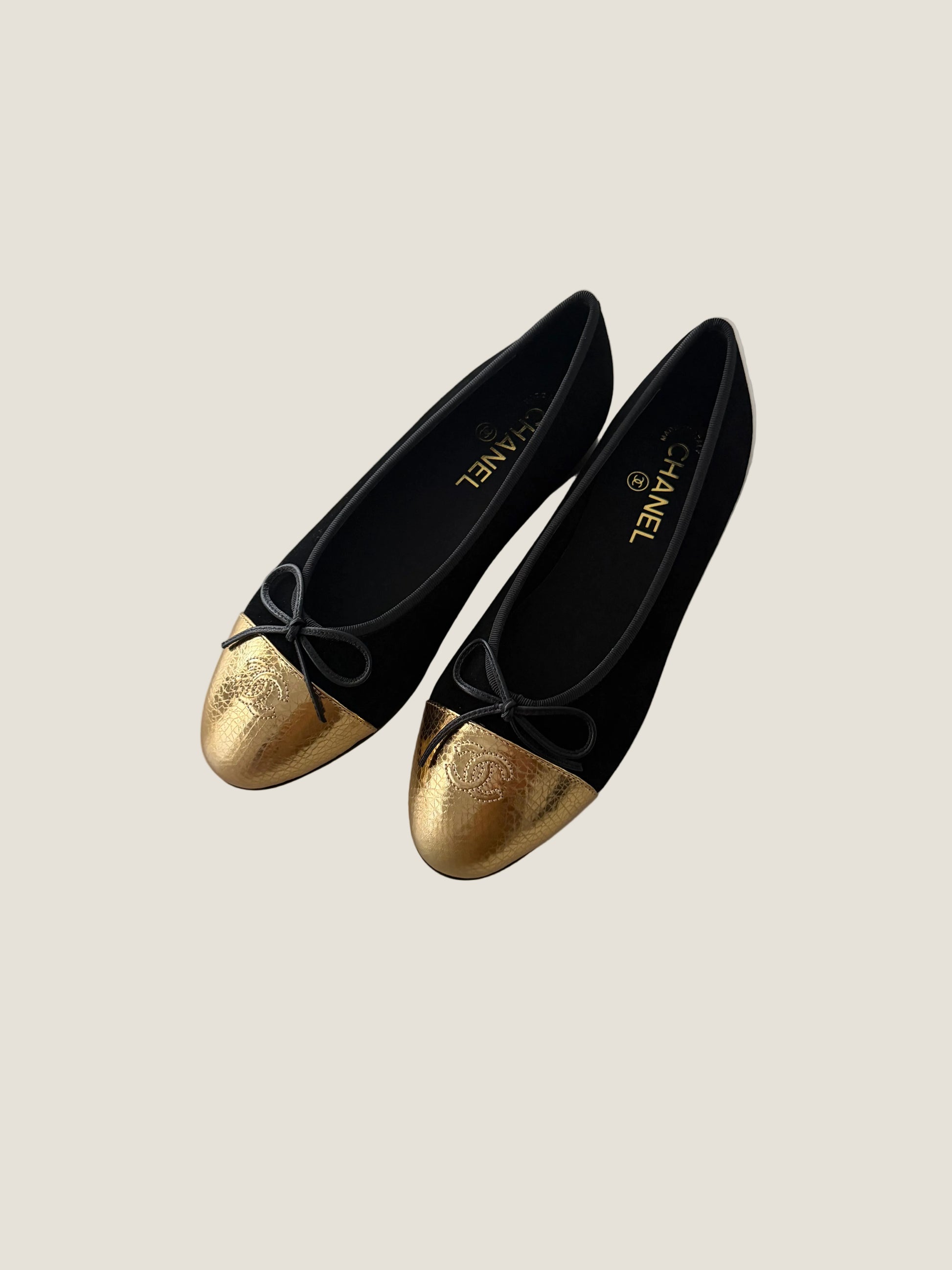 Chanel flat במלאי