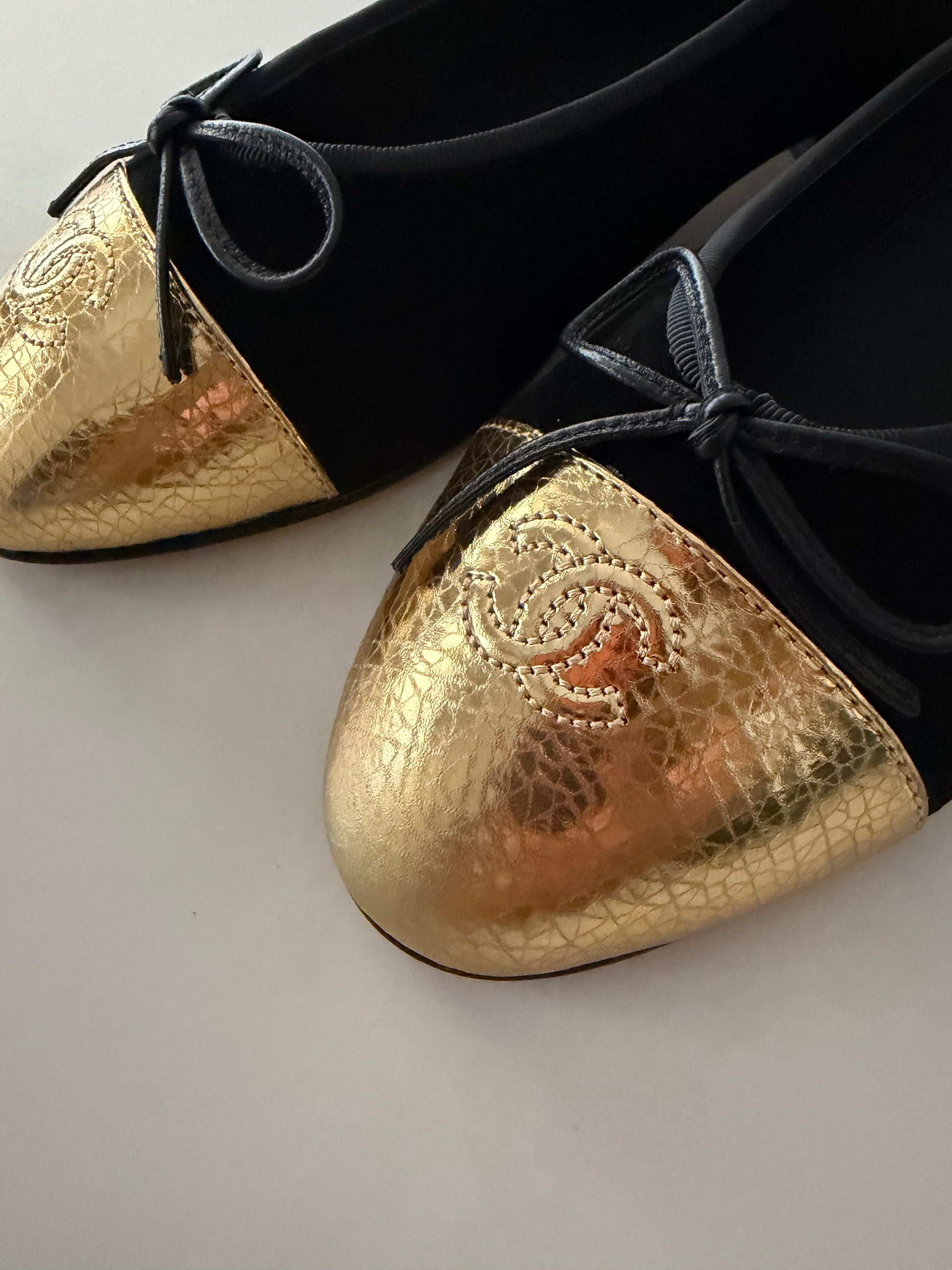 Chanel flat במלאי