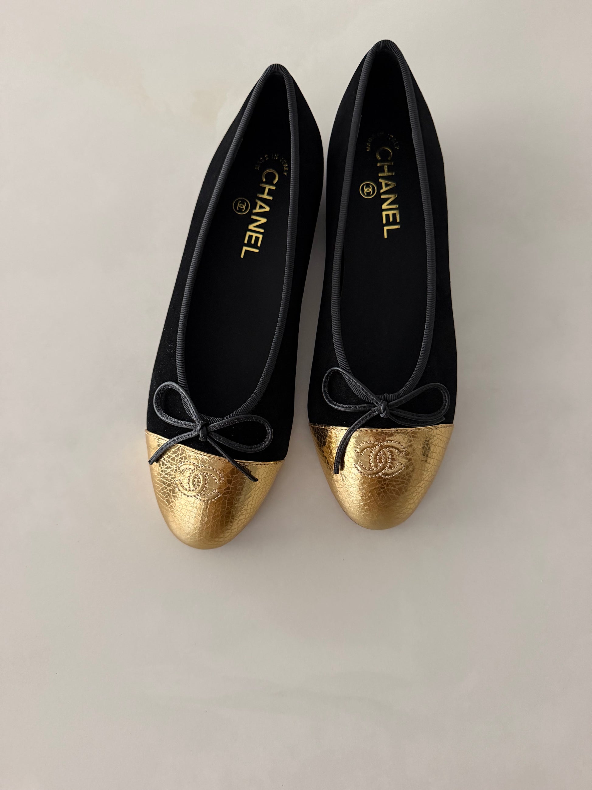 Chanel flat במלאי