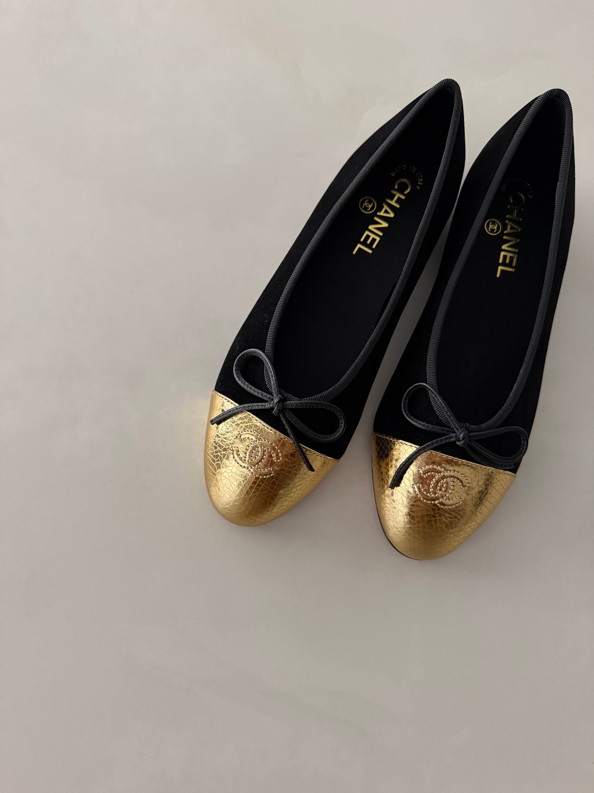 Chanel flat במלאי