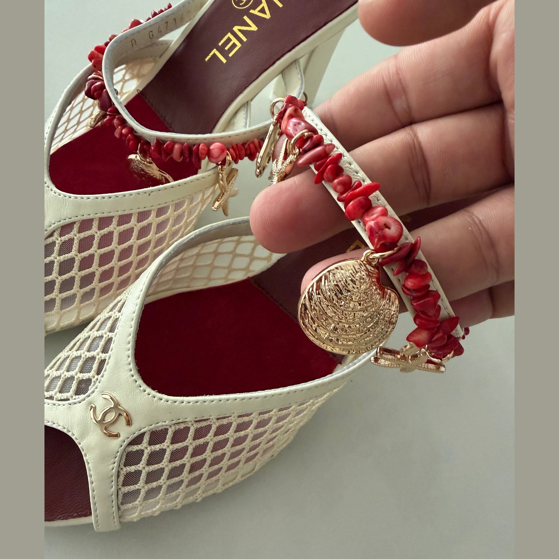 CHANEL heels במלאי