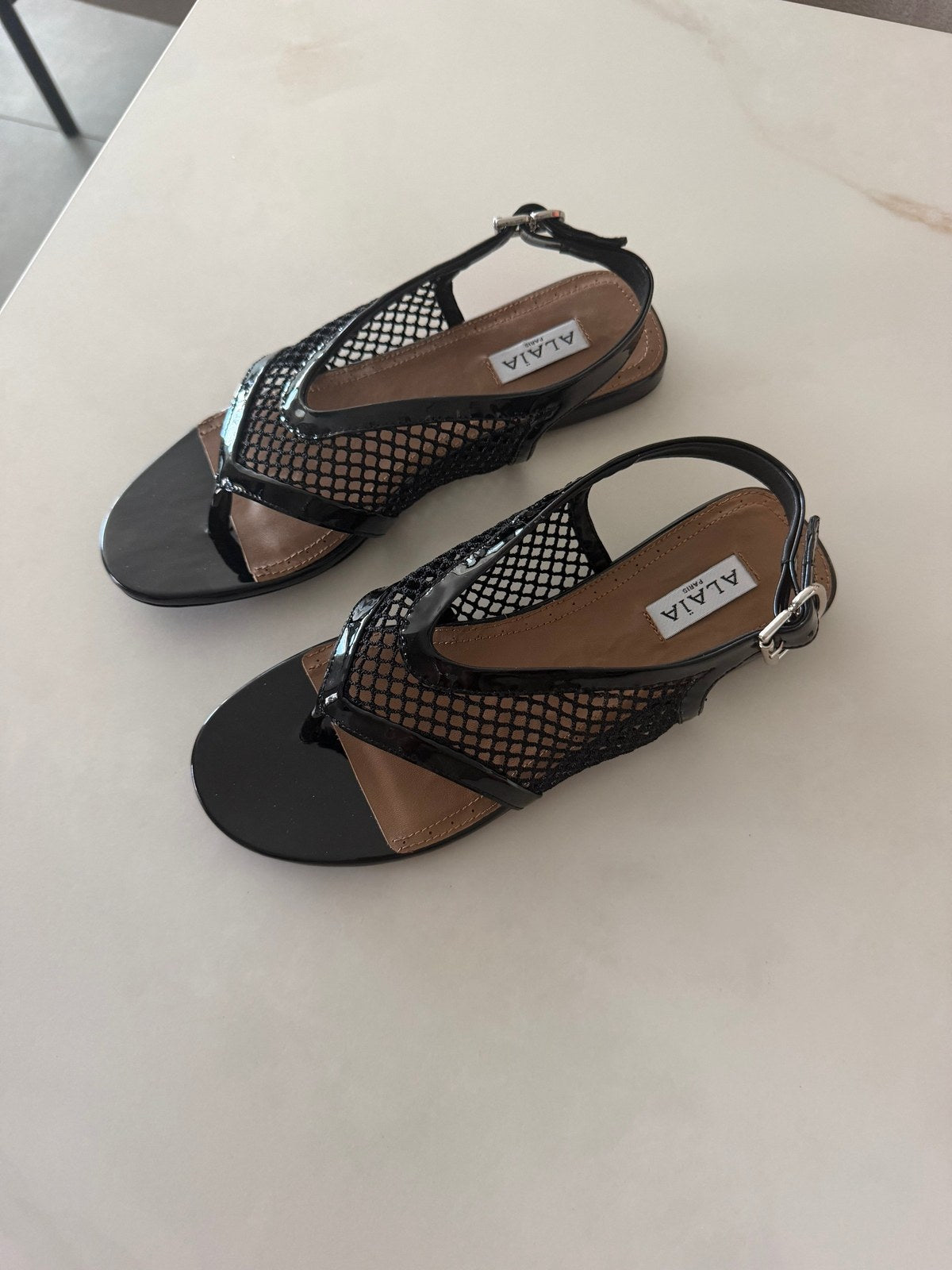 Alaia sandals במלאי