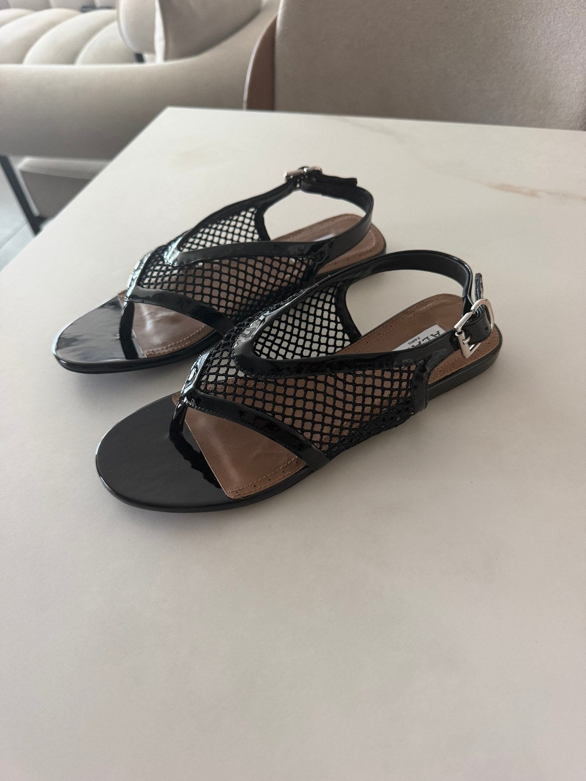 Alaia sandals במלאי