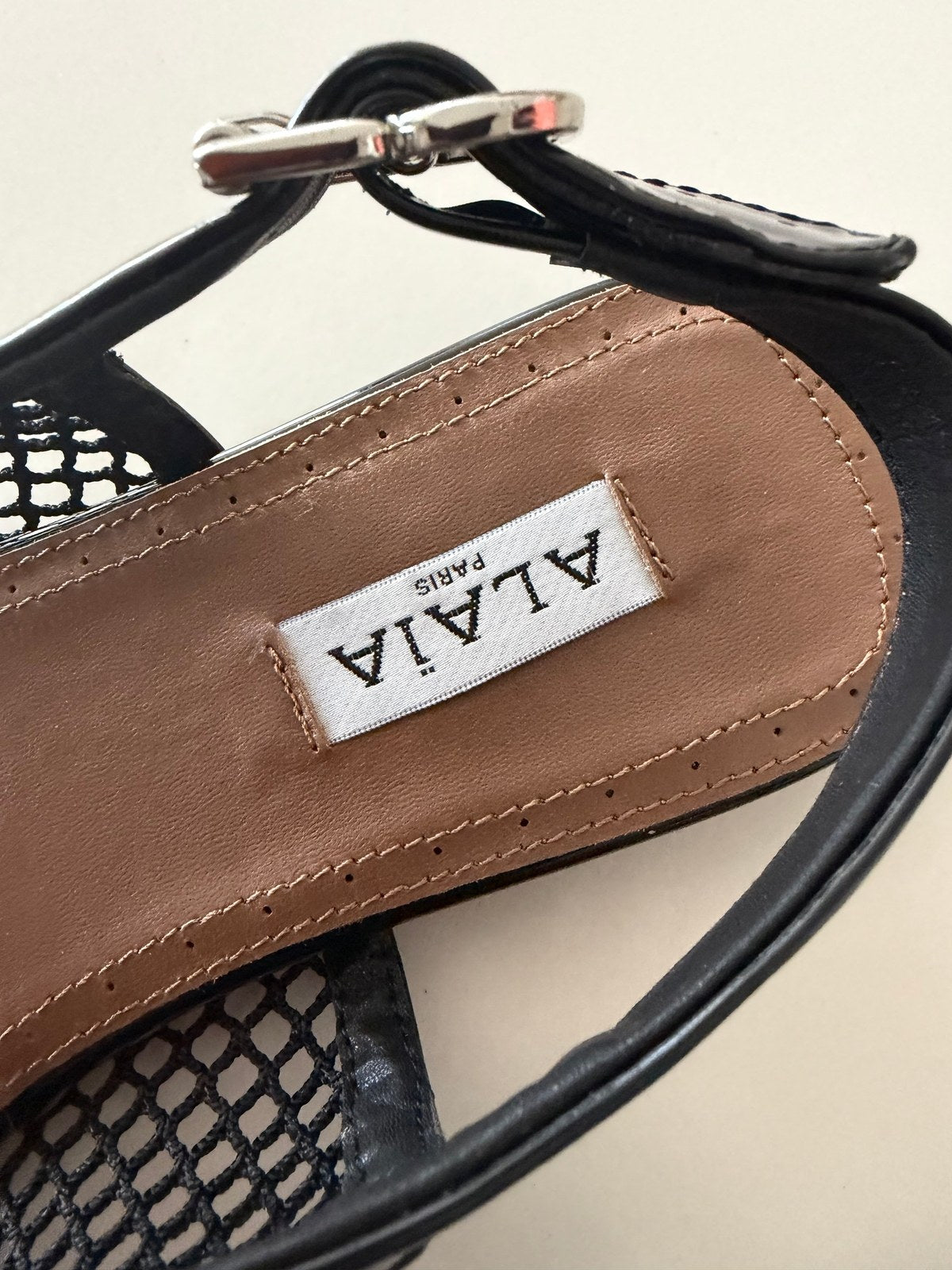 Alaia sandals במלאי
