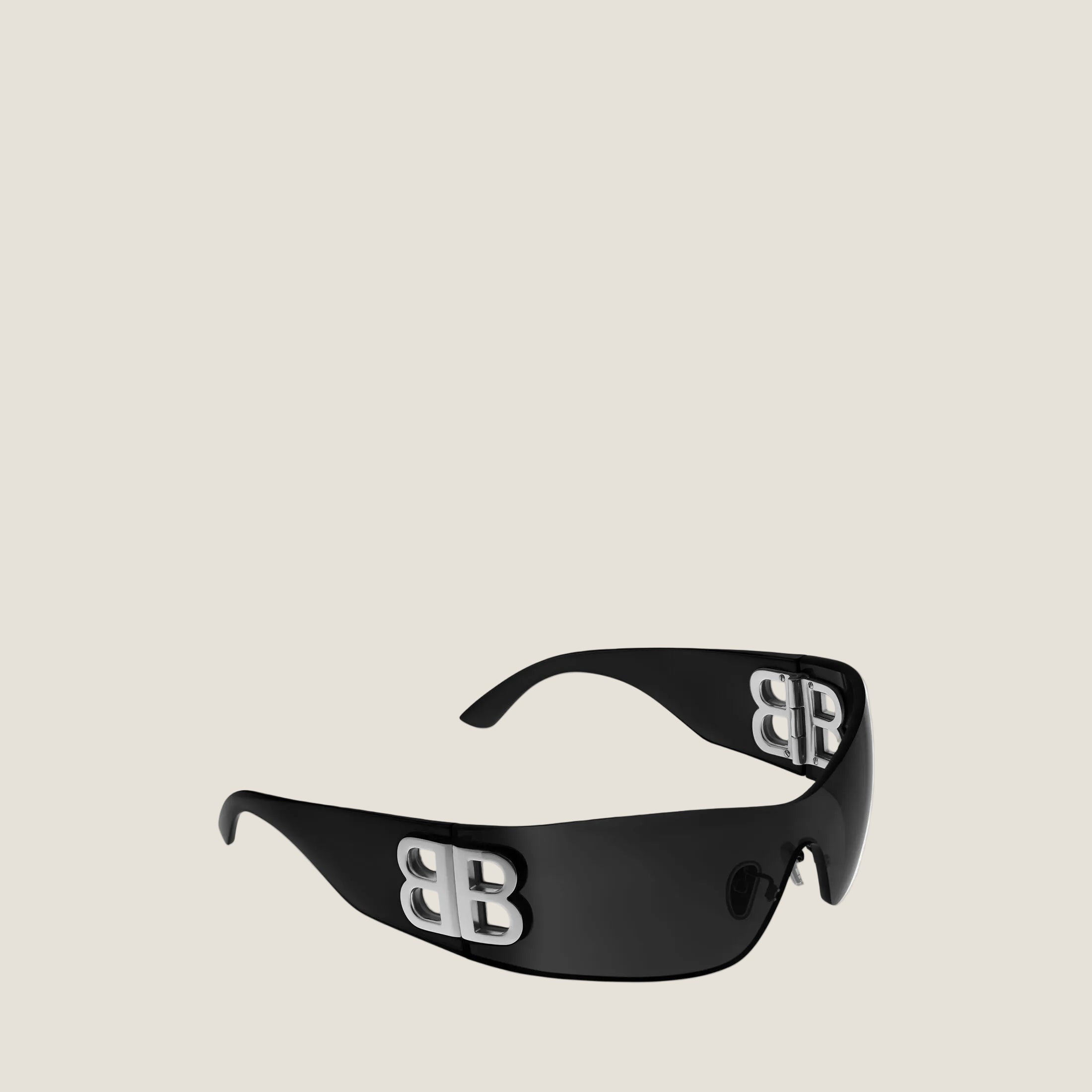 Image of משקפי שמש בהשראת Balenciaga BOSSY MASK בשחור עם עיטורי BB כסופים – מבט אלכסוני