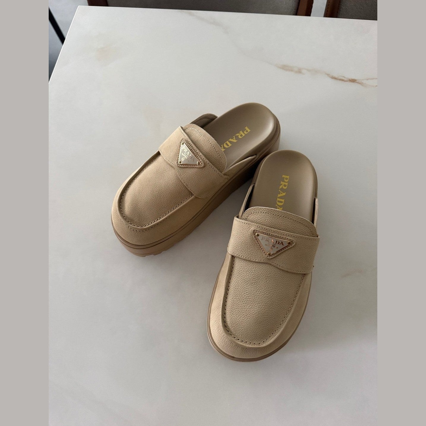 PRADA במלאי