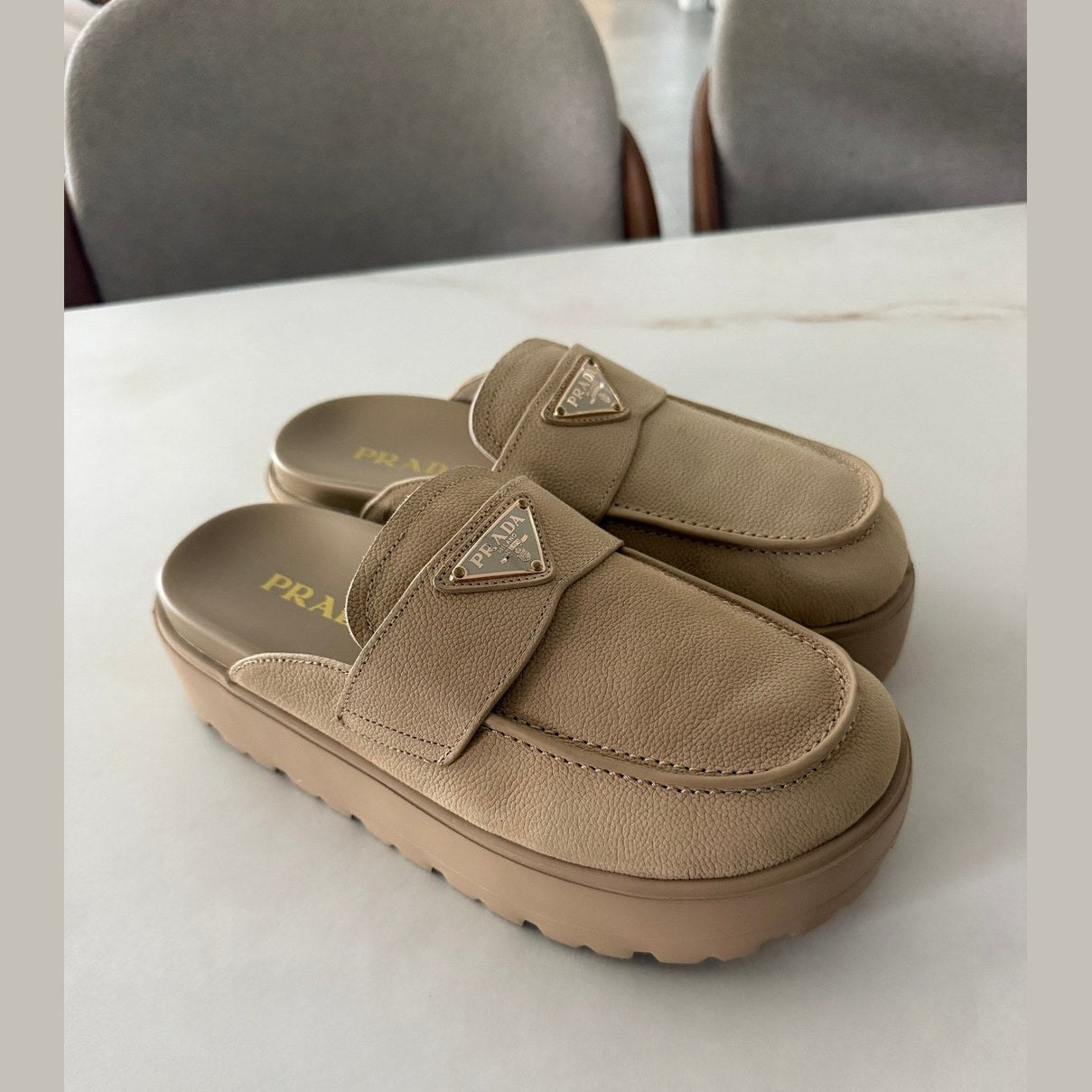 PRADA במלאי